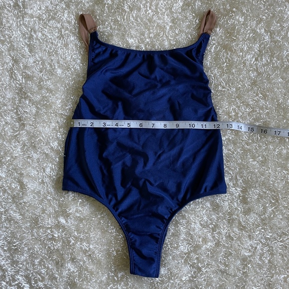 Bikini - Picture 4 of 7